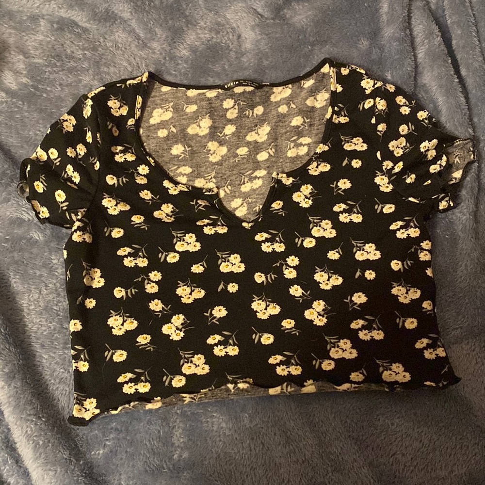 floral black cropped tee shirt